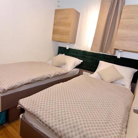 Mobile Tara Kemping Biograd na Moru